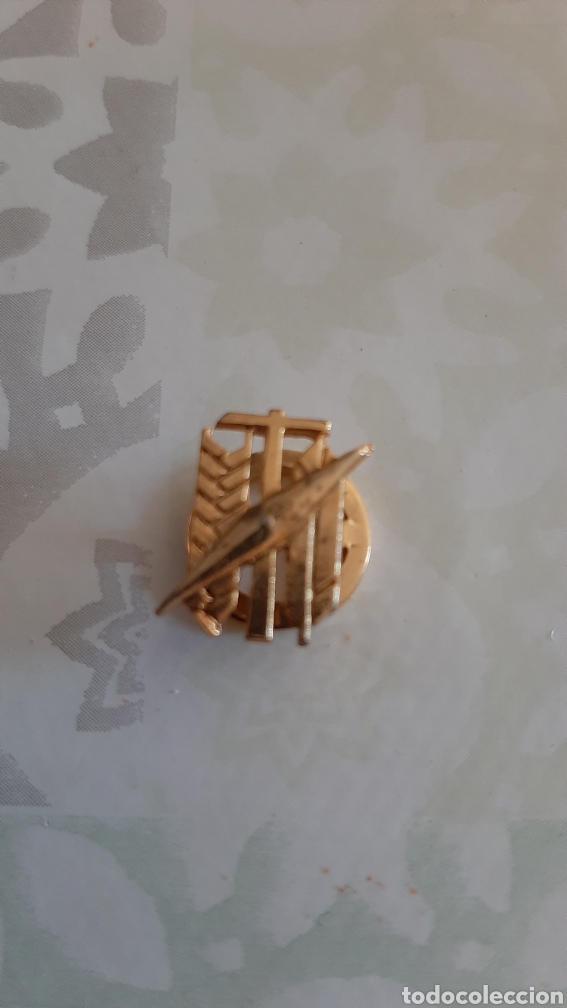 Pins de colecci&oacute;n: RARO PIN IGLESIA RELIGIOSA - Foto 1