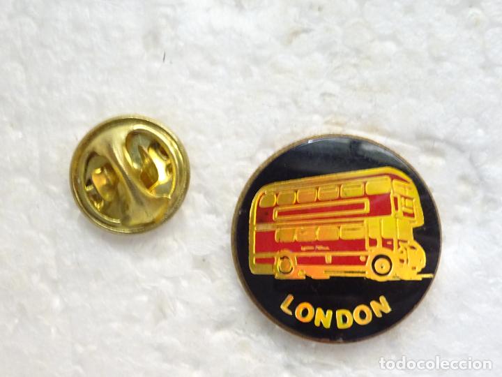 Pins e Spille di collezione: PIN DE TURISMO HER&Aacute;LDICA. LONDRES, INGLATERRA. AUTOB&Uacute;S T&Iacute;PICO DOS PLANTAS
