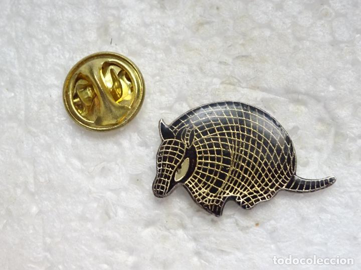Pins de colecci&oacute;n: PIN DE ANIMALES. ARMADILLO - Foto 1
