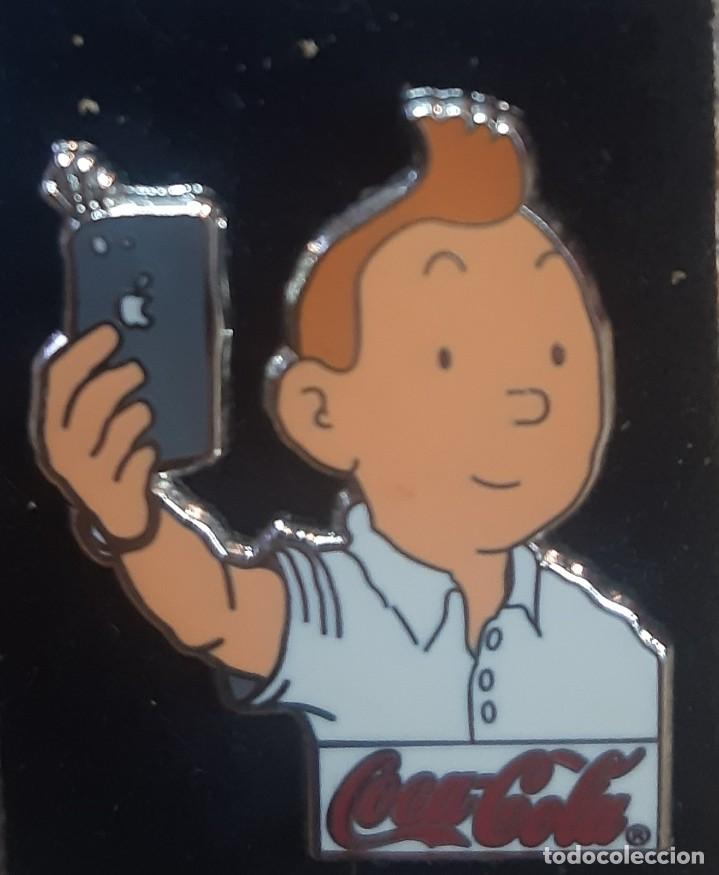 Pins de colecci&oacute;n: Pin Tintin Selfie movil Coca Cola
