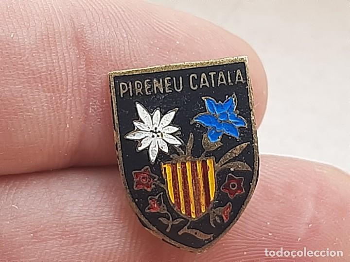 Pins de colecci&oacute;n: ANTIGUO PIN INSIGNIA ESMALTADA BROCHE DE LA ESTACION DE ESQUI PIRINEU CATALA PIRINEO CATALAN 40 / 50