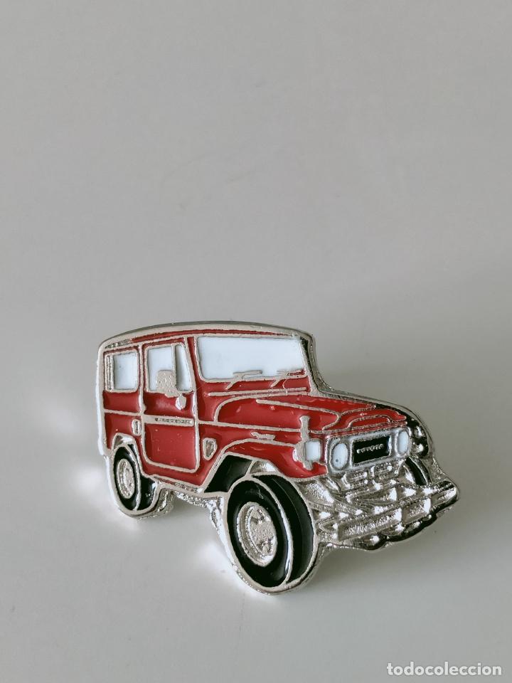 Pins de colecci&oacute;n: pin toyota fj40 MARRON....