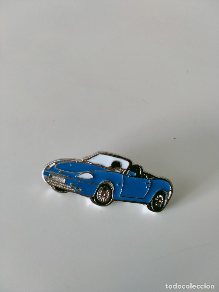 Pins de colecci&oacute;n: pin fiat barchetta azul...