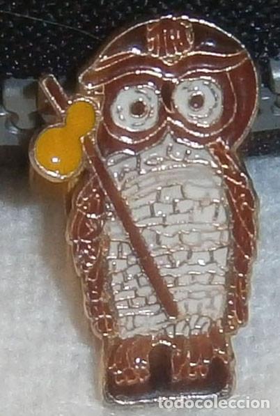 Pins de colecci&oacute;n: pins dos buho peregrino y peregrino con baston