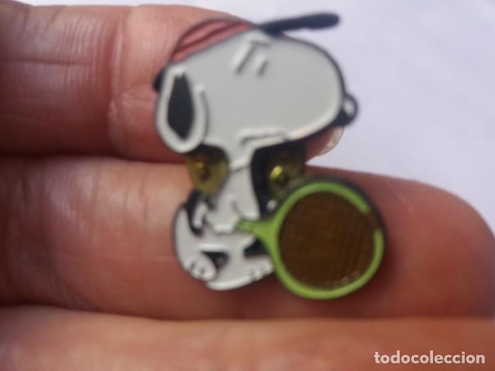 Pins de colecci&oacute;n: PINS. ANTIGUO. SNOOPY JUGANDO AL TENIS. YORK MARGARETH 58UFS, COLORES.