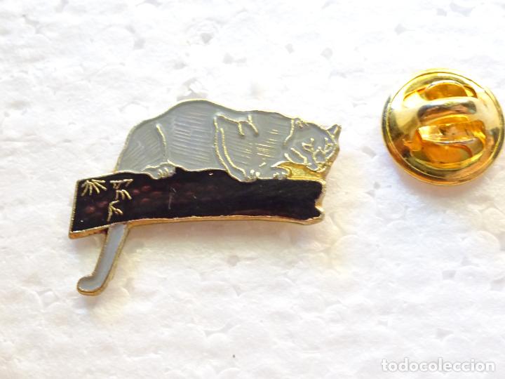 Pin's de collection: PIN DE ANIMALES. JAGUAR EN RAMA DE &Aacute;RBOL