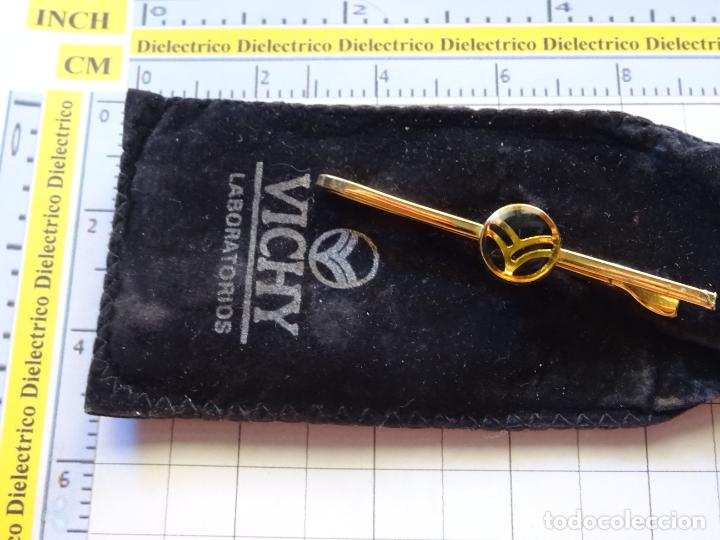 Collection pins: ALFILER DE CORBATA PILLACORBATAS DE LABORATORIOS VICHY