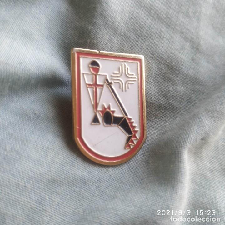 Pin's de collection: Pin motivo de Sant Jordi con logo Caixa Catalunya Caixa Catalunya