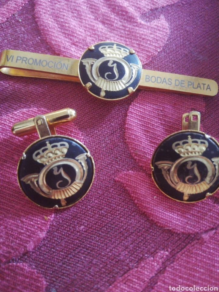 Pins de colecci&oacute;n: Gemelos y pillacorbatas damasquinados militar infanteria