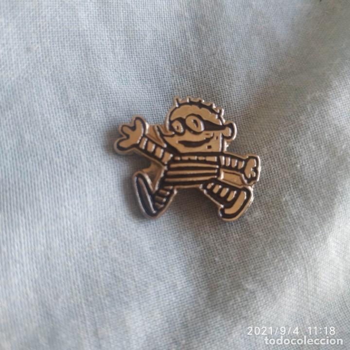 Pins de cole&ccedil;&atilde;o: Pin Badge oficial de Mariscal ladr&oacute;n preso