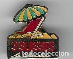 Pin's de collection: Pin 3 Suisses, Le Chouchou, Hamaca y Sombrilla. 131-568
