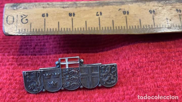 PIN CON ESCUDOS SUIZOS
