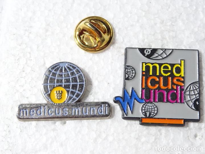 Collection pins: PIN DE ONGS. MEDICUS MUNDI. MEDICINA SANIDAD