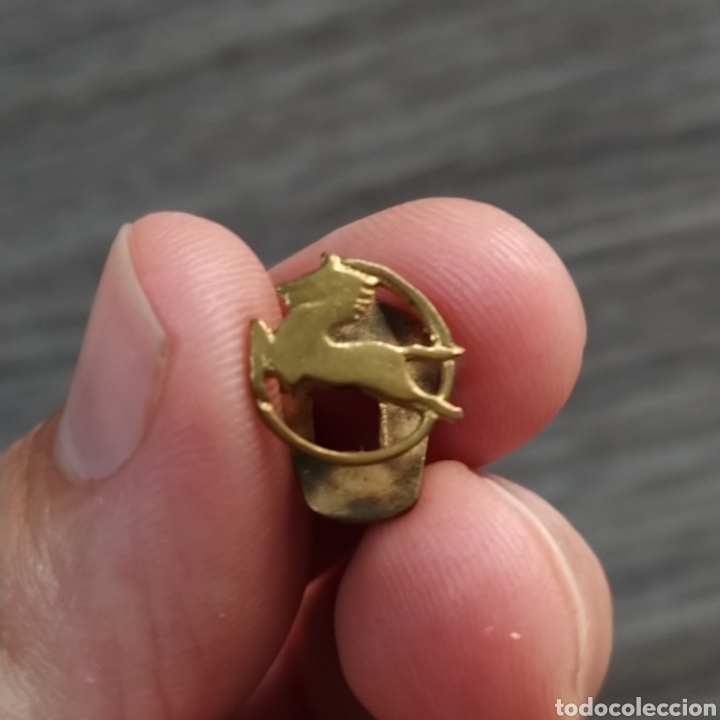 Pins de colecci&oacute;n: Antiguo Pin insignia ojal Pegaso camiones a&ntilde;os 50