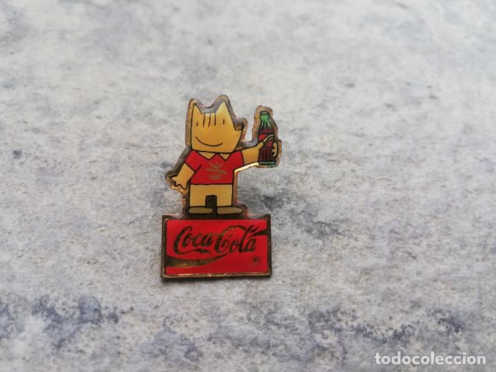 Pins de colecci&oacute;n: PIN DE COCACOLA DE LA COLECCION COBIS DEPORTE DE LOS A&Ntilde;OS 90 ES EL COBI DE COCACOLA