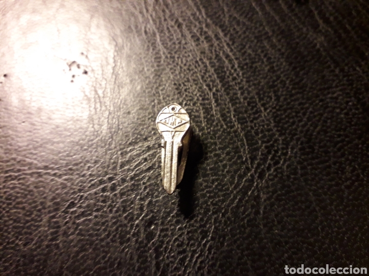 Pins de colecci&oacute;n: PIN DE SOLAPA, LLAVE. PEDIDO M&Iacute;NIMO 3 &euro; - Foto 1