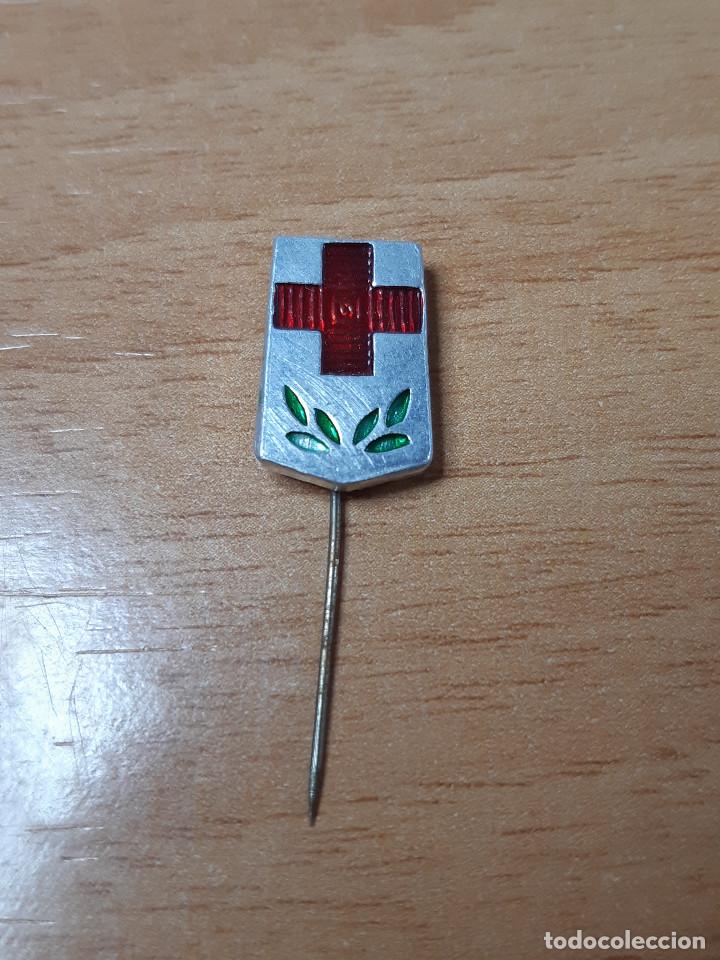Pins de colecci&oacute;n: Pin / Alfiler de solapa Cruz Roja Espa&ntilde;ola. A&ntilde;os 60-70. Met&aacute;lico