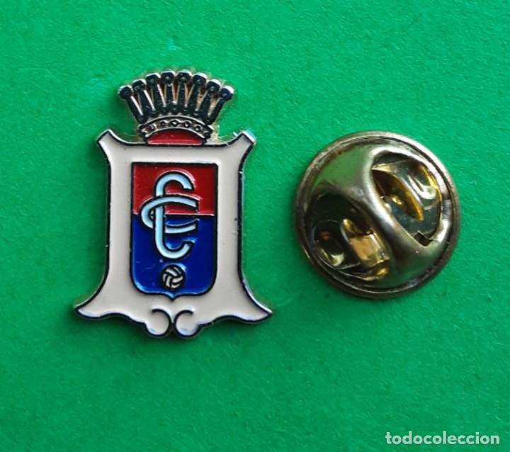 insignia/pin del equipo de fútbol conil cf (cád - Buy Football pins on  todocoleccion