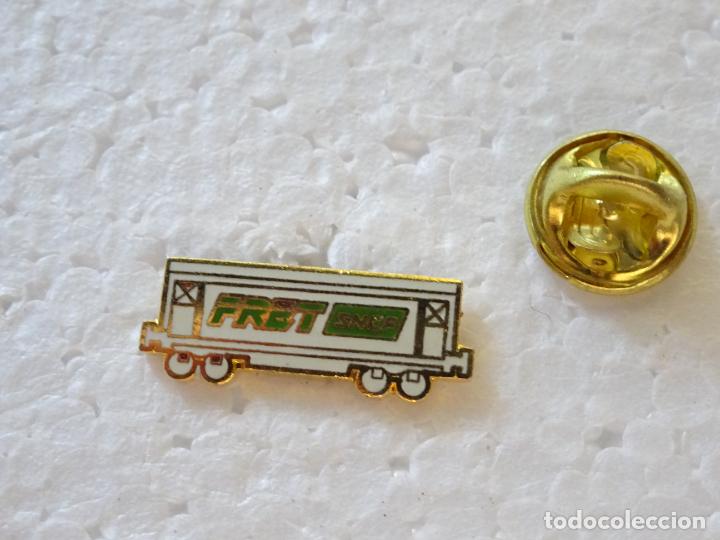 Pin's de collection: PIN DE TRENES FERROCARRILES. FRANCIA MERCANC&Iacute;AS VAG&Oacute;N FRET SNCF