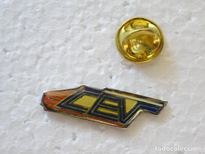Collection pins: PIN DE TRENES FERROCARRILES. FRANCIA . SNCF CEV