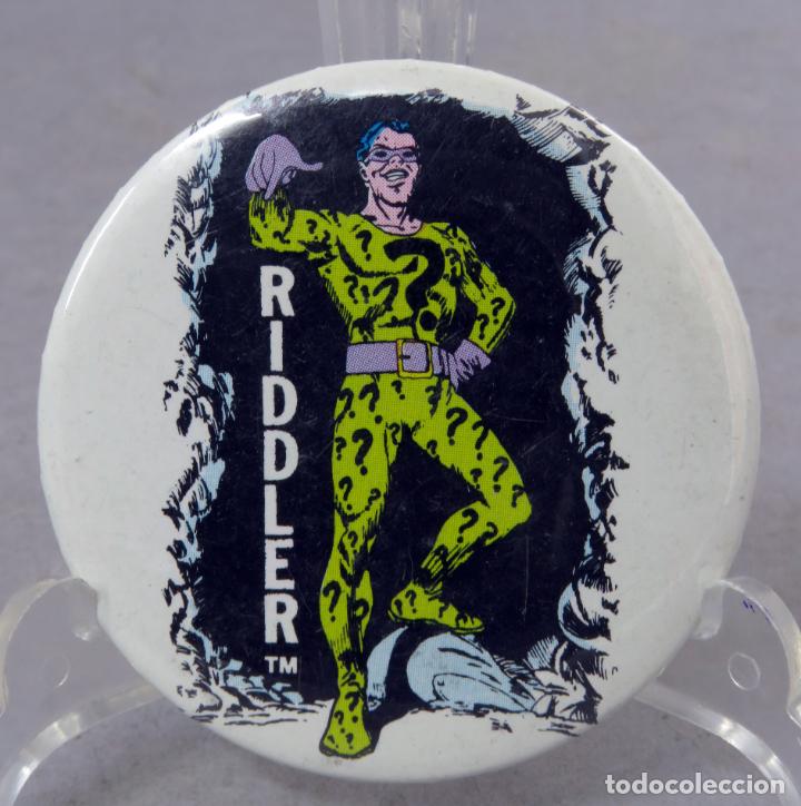 Pins de colecci&oacute;n: Chapa pin Riddler h&eacute;roe Marvel c&oacute;mics 1966 - Foto 1