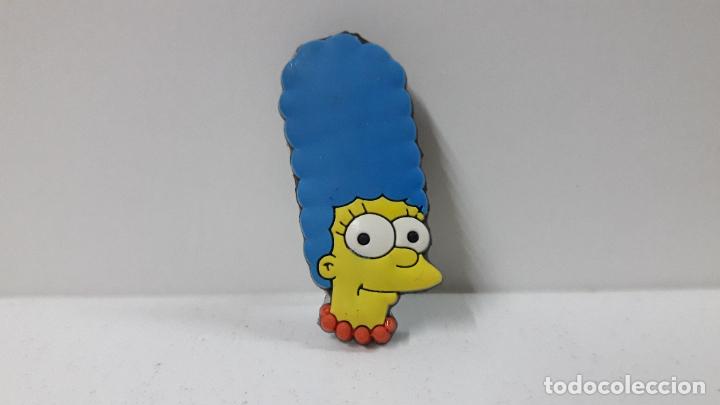 Pins de colecci&oacute;n: MARGE SIMPSON . PIN CON ENGANCHE TRASERO - LOS SIMPSON . FOX - PROMOCIONAL PHOSKITOS