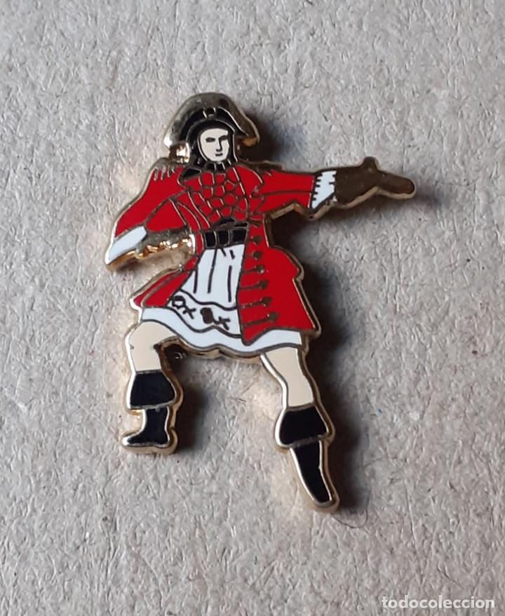Pins de colecci&oacute;n: PIN PERSONAJE BRITANICO - Foto 1