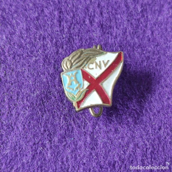 Pins de colecci&oacute;n: ANTIGUA Y RARA INSIGNIA DE VITORIA. A&Ntilde;OS 50. ESMALTADA. PIN.