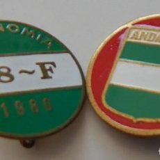 Pins de colección: 2 PINS DE AGUJA IMPERDIBLE SOBRE ANDALUCÍA / AUTONOMÍA 28 F 1980 – ANDALUCÍA / MUY DIFÍCILES. Lote 293432013