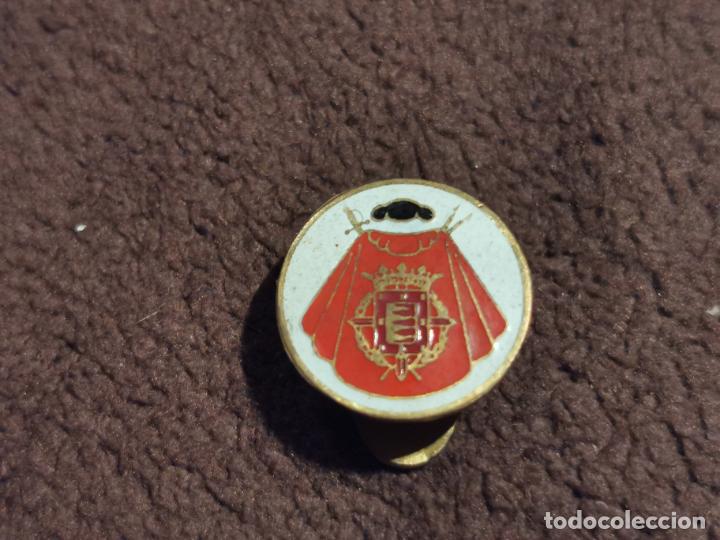 Pins de colecci&oacute;n: PIN ANTIGO FEDERACION ESPA&Ntilde;OLA TOROS VALLADOLID (INSIGNIA DE SOLAPA RELACION TOREROS Y TAUROMAQUIA)