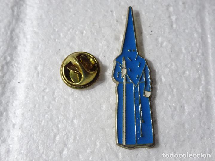 Pins de colecci&oacute;n: PIN RELIGIOSO SEMANA SANTA. PENITENTE NAZARENO CAPUCHINO. T&Uacute;NICA Y CAPIROTE AZUL