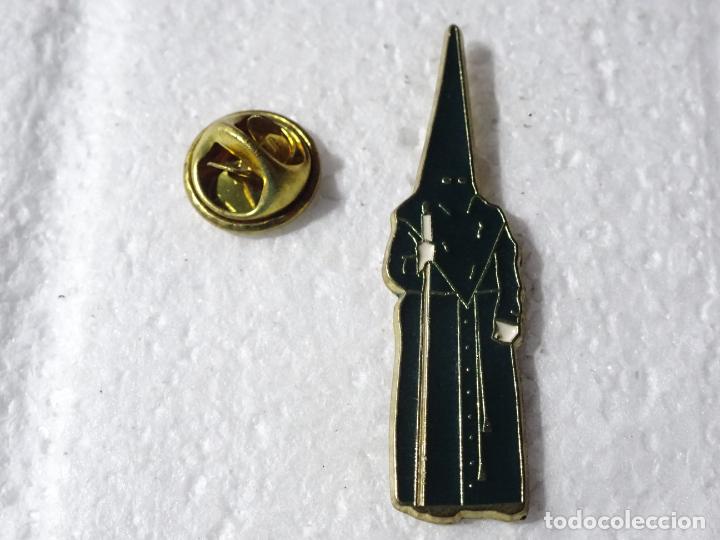 Pins de cole&ccedil;&atilde;o: PIN RELIGIOSO SEMANA SANTA. PENITENTE NAZARENO CAPUCHINO. T&Uacute;NICA Y CAPIROTE VERDE OSCURO