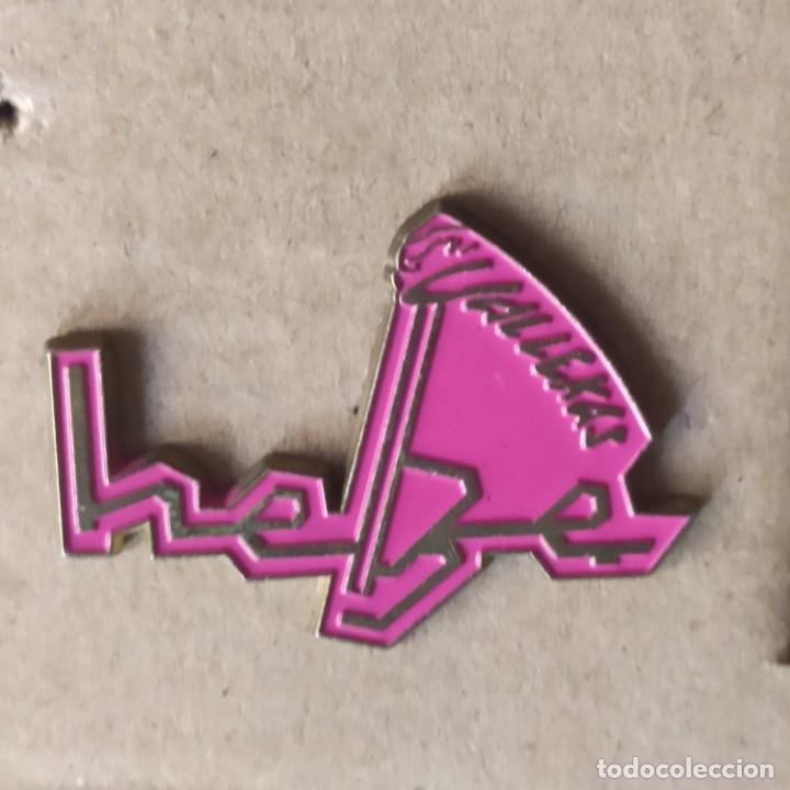 Pins de colecci&oacute;n: ## Pins Pub Hebe Vallekas Madrid - morado ## - Foto 1
