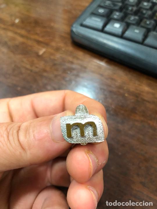 Pins de colecci&oacute;n: PINS SOLAPA CON INICIAL M - Foto 1