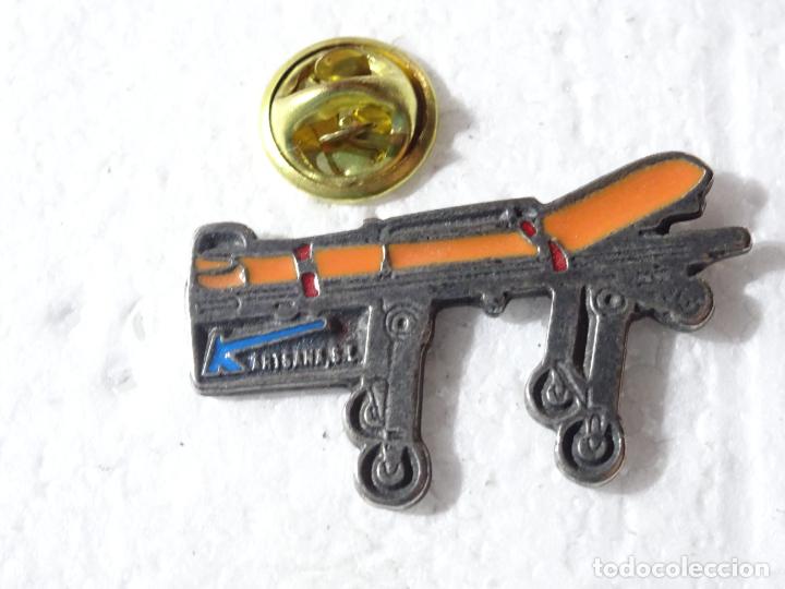 Pins e Spille di collezione: PIN DE SANIDAD MEDICINA. CAMILLA DE AMBULANCIA
