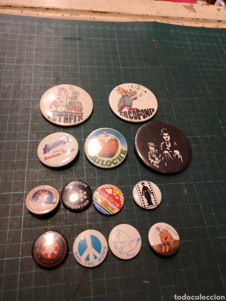 Pins de colecci&oacute;n: Lote 13 Chapas varias