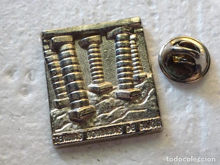 Pin's de collection: PIN DE TURISMO. TERMAS ROMANAS DE GIJ&Oacute;N, ASTURIAS