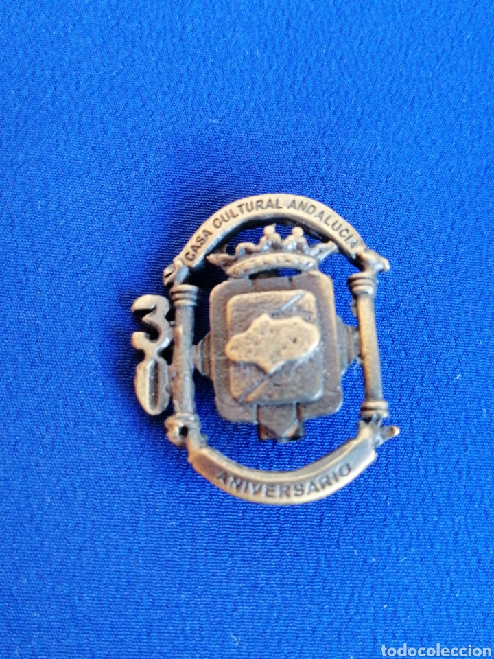 Pin's de collection: CASA CULTURAL ANDALUZA 30 ANIVERSARIO INSIGNIA DE ALFILER