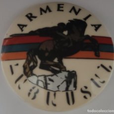Pins de colección: ARMENIA. MONUMENTO A DAVID DE SASÚN EN YEREVÁN (EREVÁN), BANDERA.. Lote 299795638