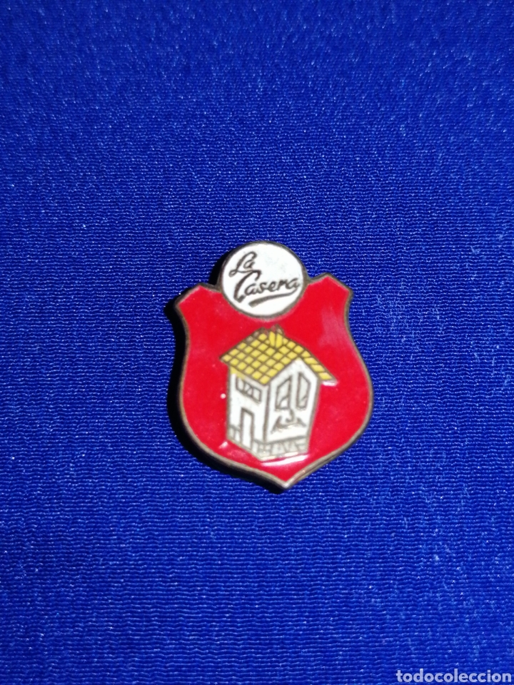 Pin's de collection: LA CASERA INSIGNIA DE OJAL ANTIGUA