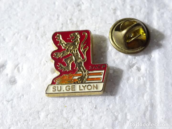 Collection pins: PIN DE TRENES FERROCARRILES. SNCF TGV LYON