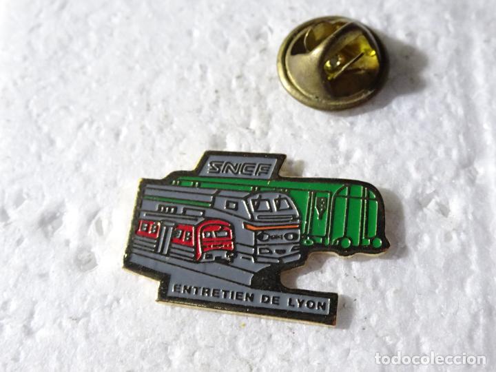 Sammlung von Pins: PIN DE TRENES FERROCARRILES. SNCF ESTACI&Oacute;N FFCC LYON