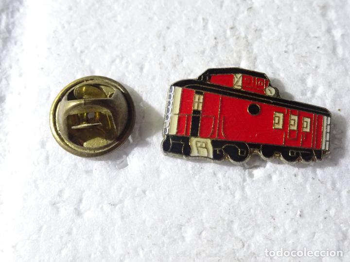 Collection pins: PIN DE TRENES FERROCARRILES. FRANCIA. VAG&Oacute;N ROJO