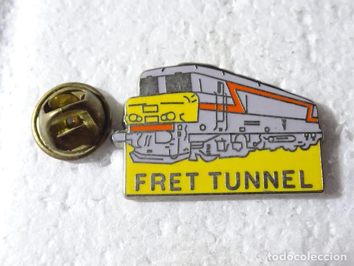 Collection pins: PIN DE TRENES FERROCARRILES. FRANCIA. FRET TUNNEL LOCOMOTORA