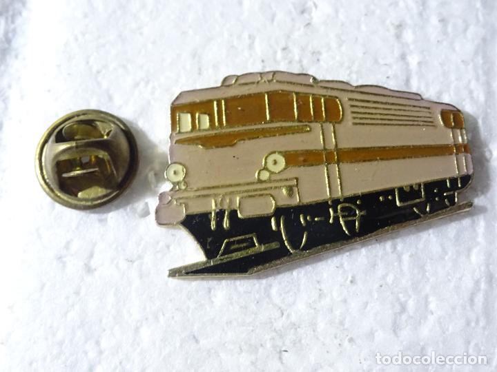Collection pins: PIN DE TRENES FERROCARRILES. FRANCIA. ANTIGUA LOCOMOTORA