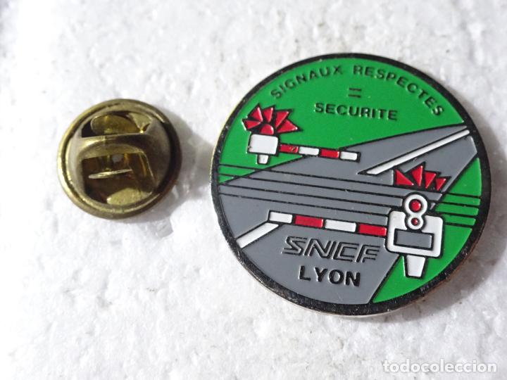 Pin's de collection: PIN DE TRENES FERROCARRILES. FRANCIA. SNCF LYON