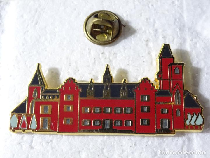Pins de colecci&oacute;n: PIN DE TRENES FERROCARRILES. LUXEMBURGO ESTACI&Oacute;N FFCC? BARTRENG AALT SCHLASS GREIWELSER BALLARD
