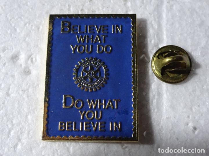 Collection pins: PIN DEL CLUB DE ROTARIOS ROTARY INTERNACIONAL. BELIEVE IN WHAT YOU DO, DO WHAT YOU BELIEVE IN