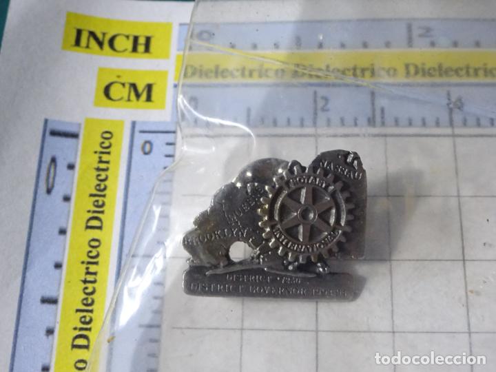 Collection pins: PIN DEL CLUB DE ROTARIOS ROTARY INTERNACIONAL. BROOKLYN QUEENS NASSAU, NUEVA YORK, USA