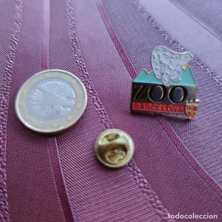 Pins de colecci&oacute;n: Antiguo Pin Original Met&aacute;lico Esmaltado Del Zoo De Barcelona, De Los A&ntilde;os 90.
